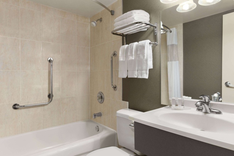 Days Inn by Wyndham Fallsview photo 9