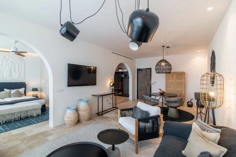 1 Bedroom Luxury Apartment with balcony and with sea view