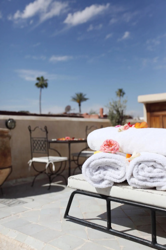 Riad White Flowers