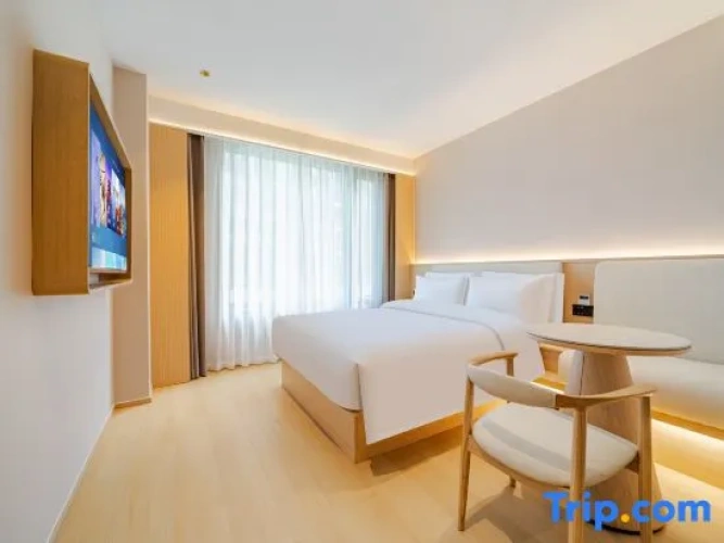 Standard Double room with city view