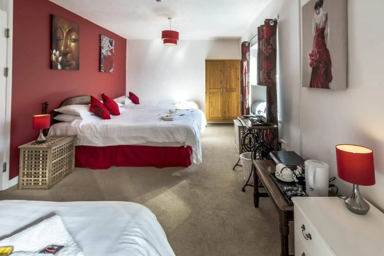 Parsonage Farm Inn