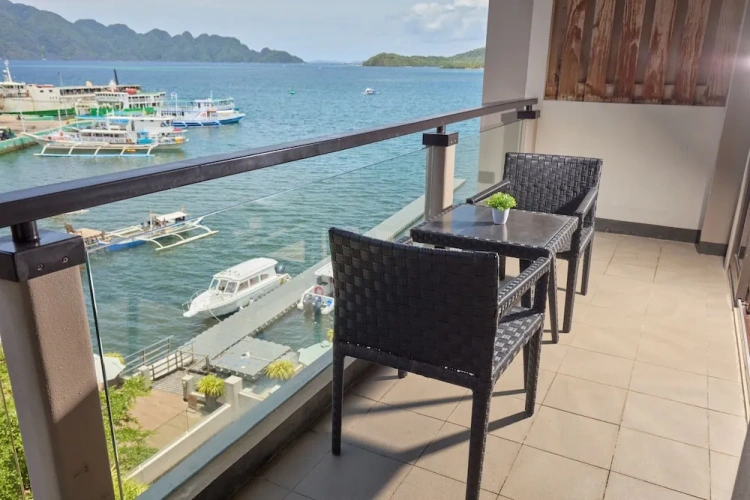 Deluxe Double room with balcony and with bay view