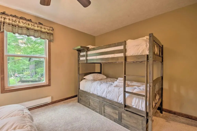 2 Mi to Lake Harmony: Gem w/ Game Room & Deck