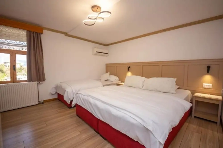 Standard Triple room with city view