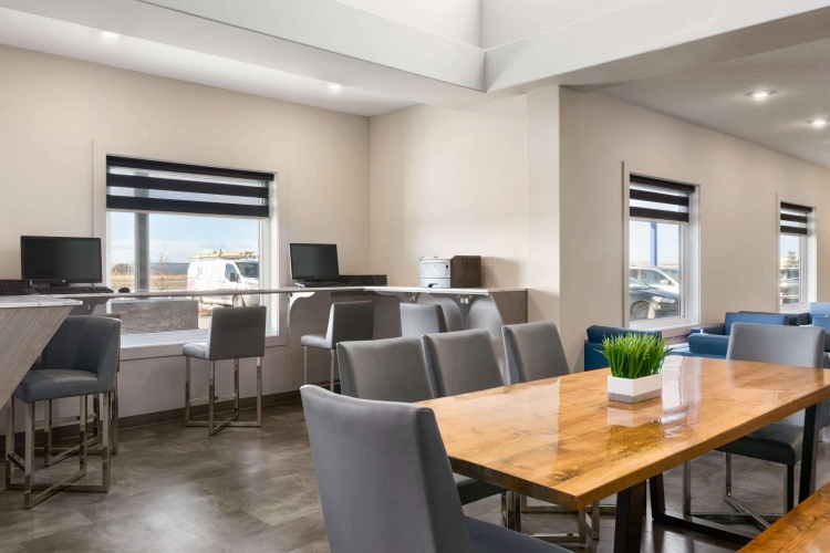 Days Inn By Wyndham Calgary North Balzac photo 15