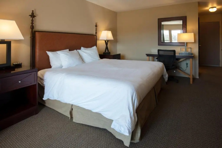 Riverside Inn