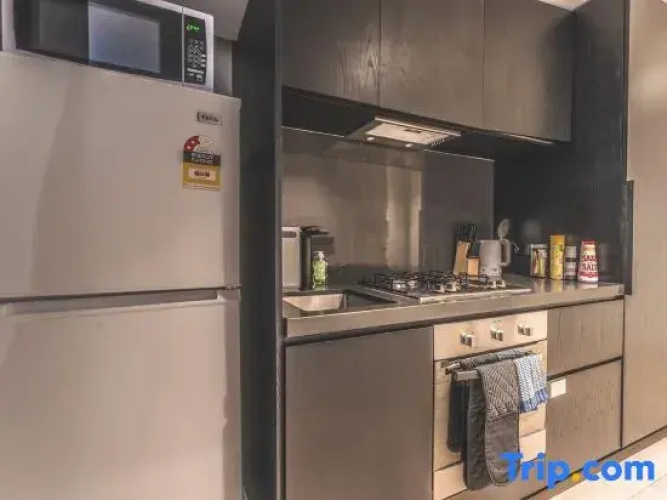 Prime CBD Living  Modern 1BR Steps from Everything
