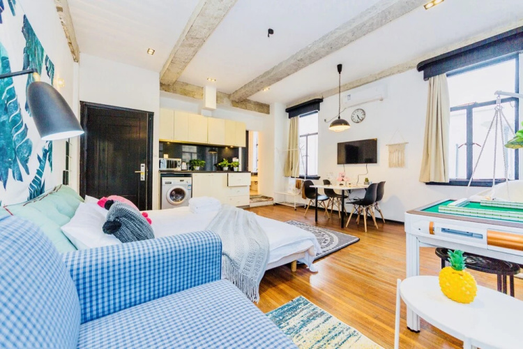 Lazy Apartment - The Bund