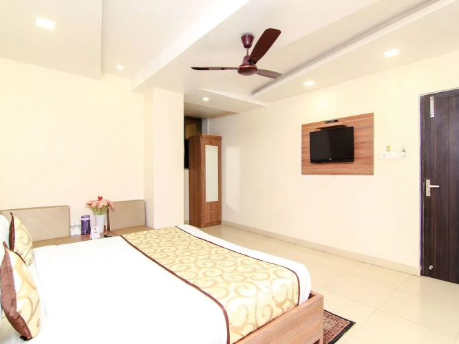 OYO 13932 Hotel Pushpanjali