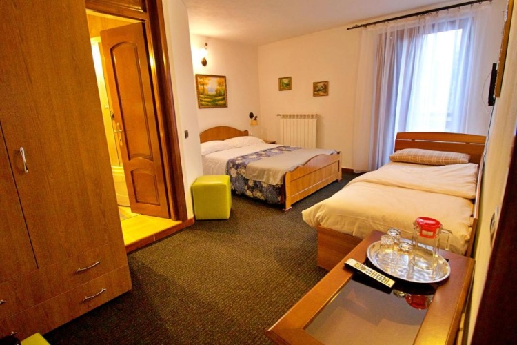 Standard Triple room with mountain view