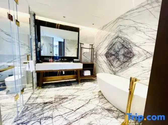 1 Bedroom Suite with lake view