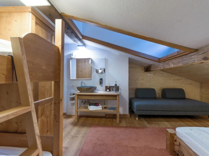 Economy Quadruple room