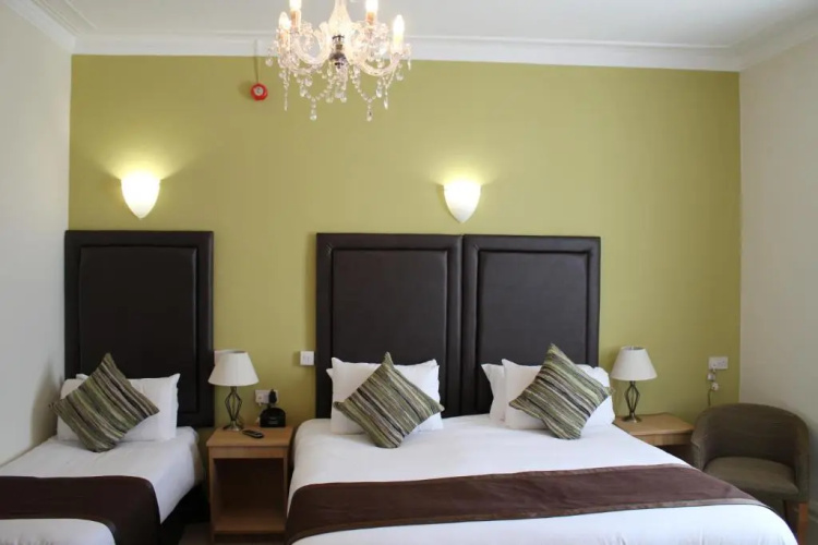 Heath Cottage Hotel