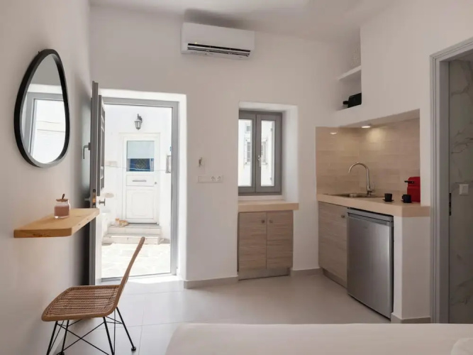 M&M Paros Studio