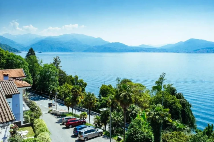 Standard Double room with balcony and with lake view