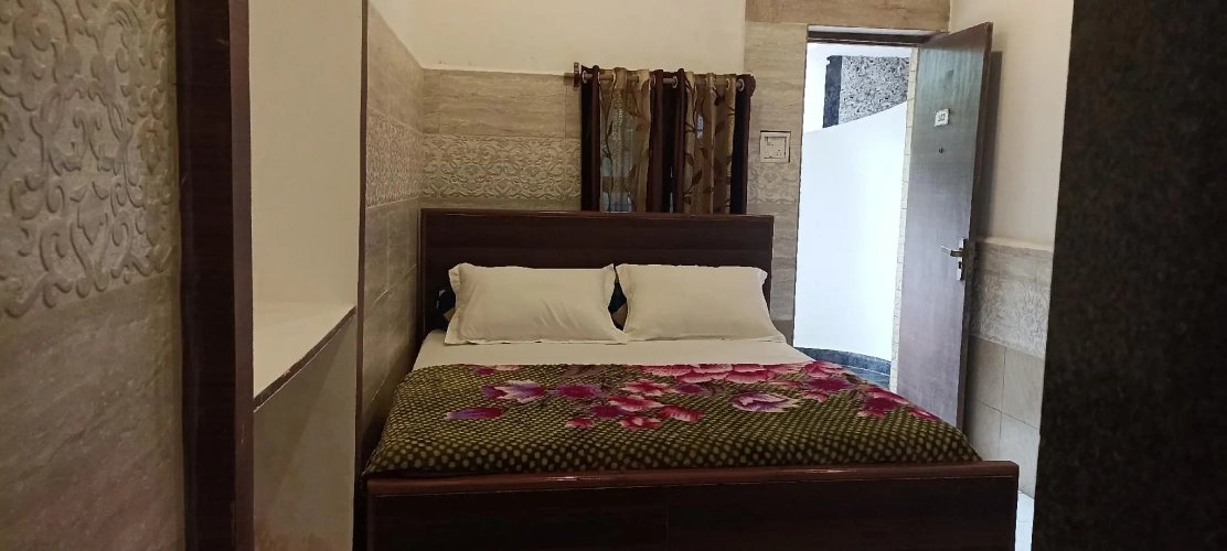 Economy Double Basement room