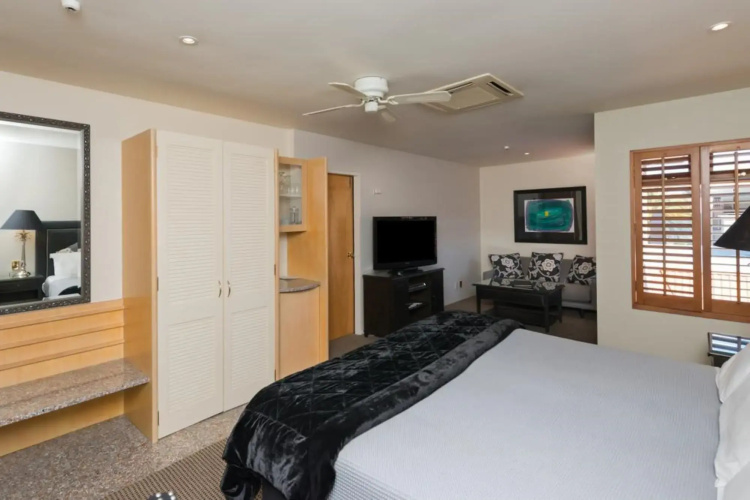 Oasis Beach Motel