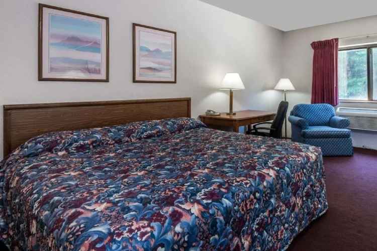 Super 8 By Wyndham Groton