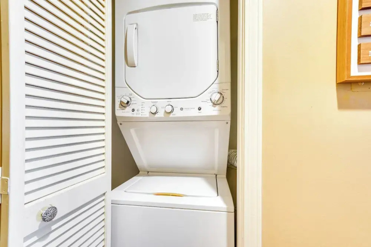 Charming Panama City Studio w/ Community Pool!