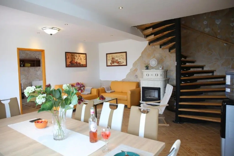 4 Bedrooms Cottage