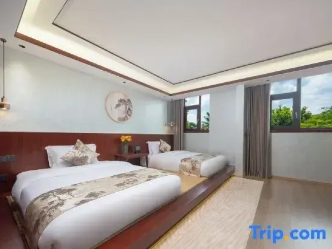 Standard Twin room with courtyard view