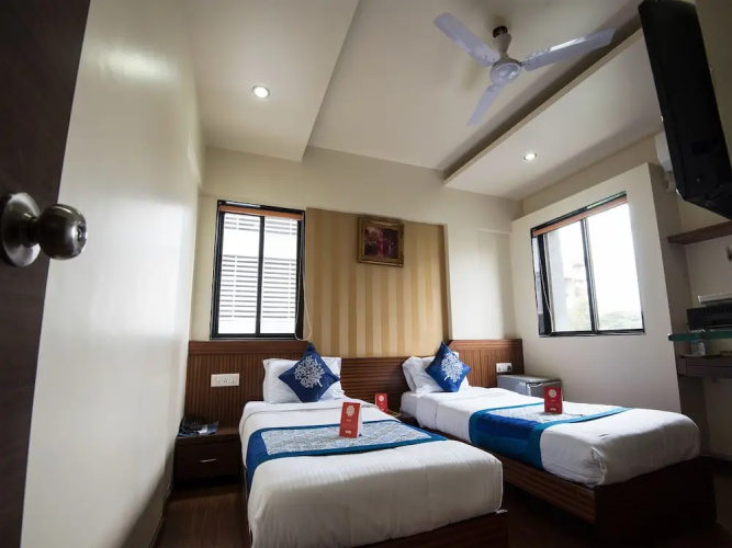 OYO 9949 Hotel Silvver Crest