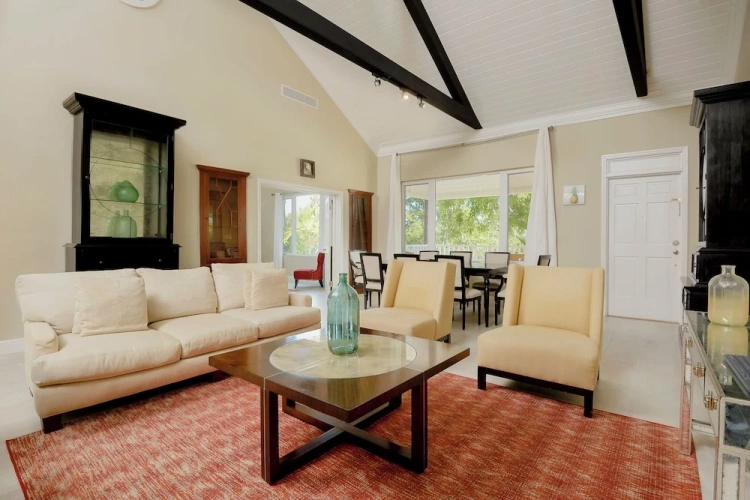2 Bedrooms Villa