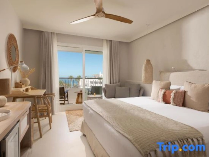 Double room with side sea view
