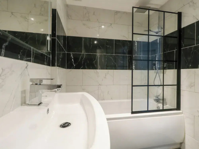 Flat 6, Thornlow Heights
