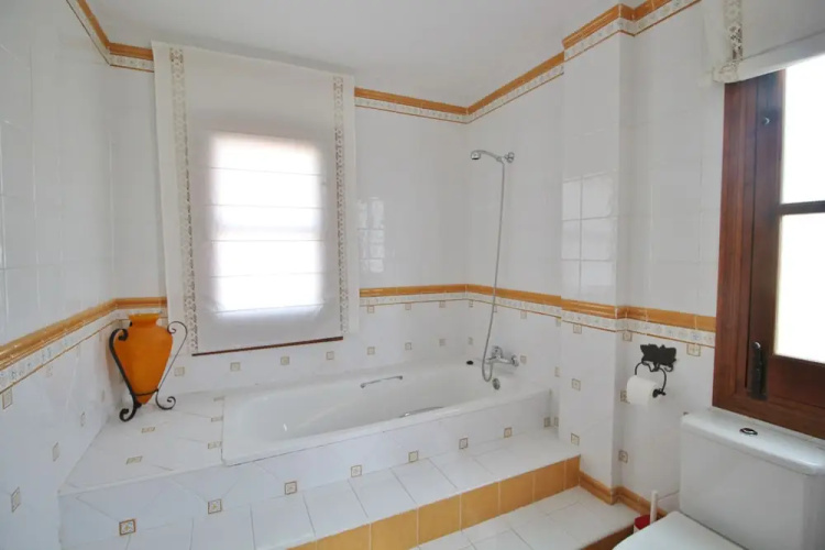 1055 Villa Cerrillo