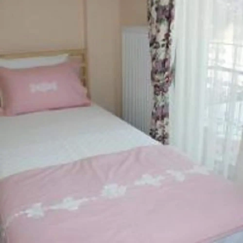 Standard Twin room with garden view