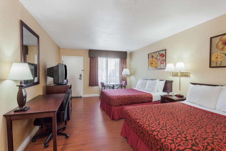 Deluxe Quadruple room