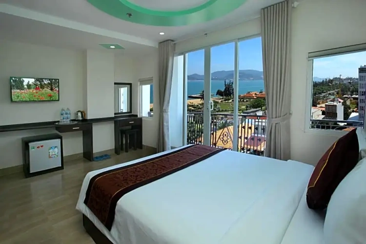 Deluxe Double room with balcony and with sea view