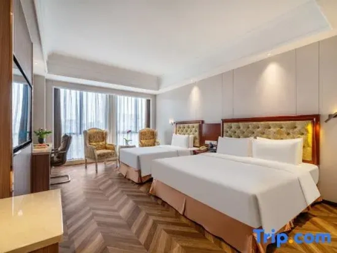Business Triple Family room