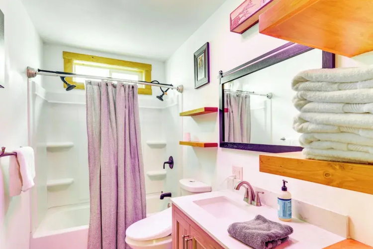 12 Mi to Bozeman: Pet-friendly Gem w/ Sauna & Yard