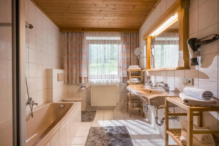 3 Bedrooms Apartment