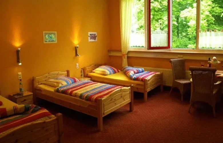 Standard Triple room