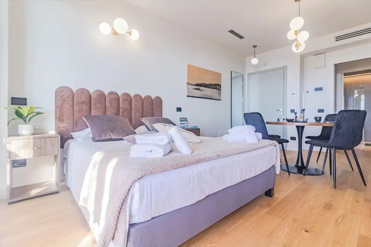 Aurora Apartment by Rent all Como
