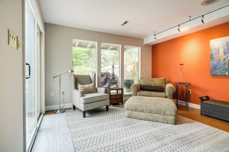 3 Mi to Downtown: Inviting Lancaster Home!