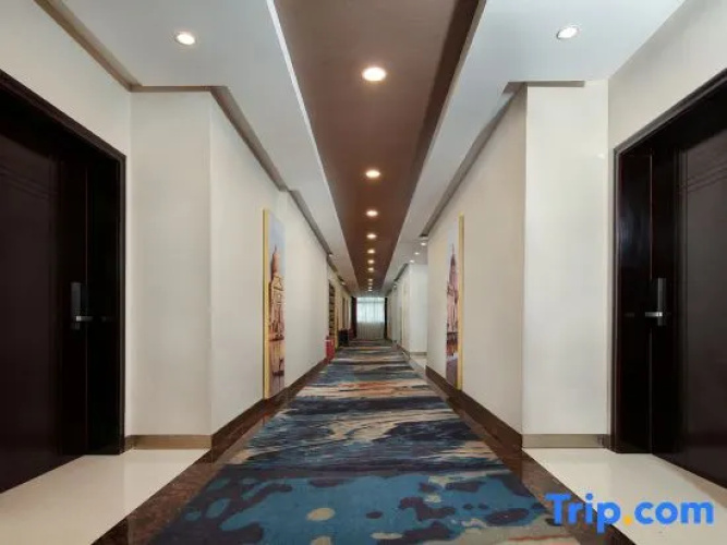 Vienna Classic Hotel (Weining Caohai Exhibition Center)