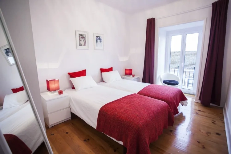 3 Bedrooms Apartment