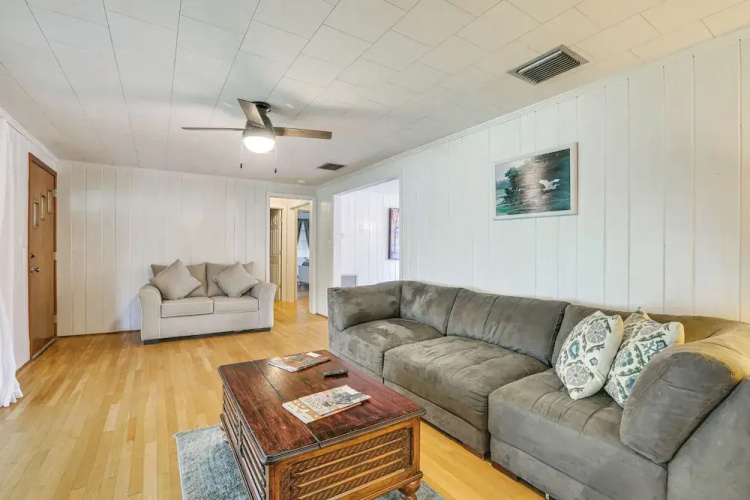 Boat Lift & Private Dock: Riverfront Labelle Gem