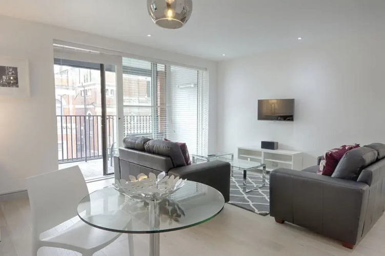 Roomspace Apartments -La Roka