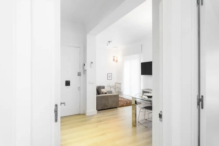 Jose Abascal Apartment by Flatsweethome