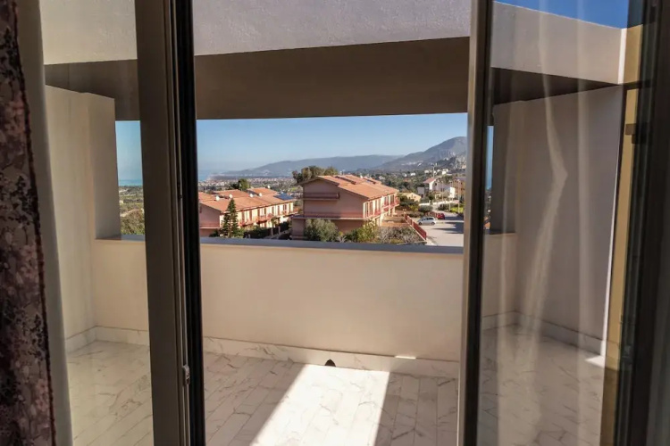 Residence con Piscina e Giardino