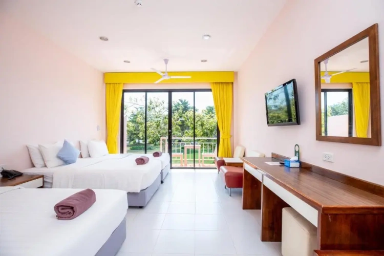 Triple room with balcony