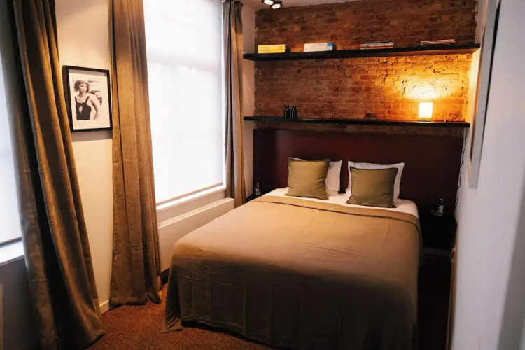 A Place - Leeuwenstraat 20
