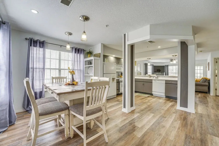 Inviting Condo w/ Pool Access, Near Branson Strip!