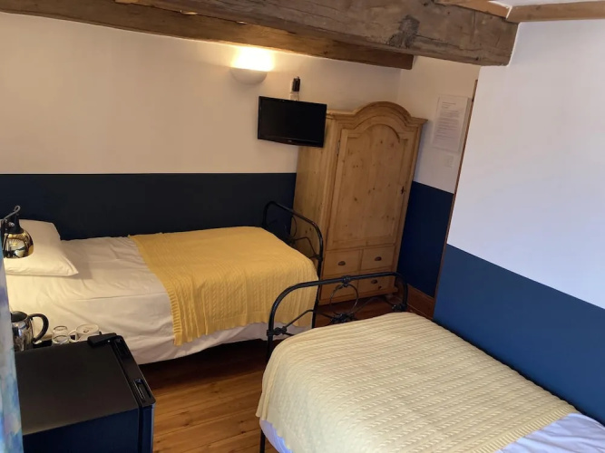 Riverside B & B
