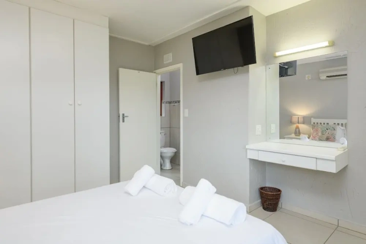 4 Bedrooms Classic Villa